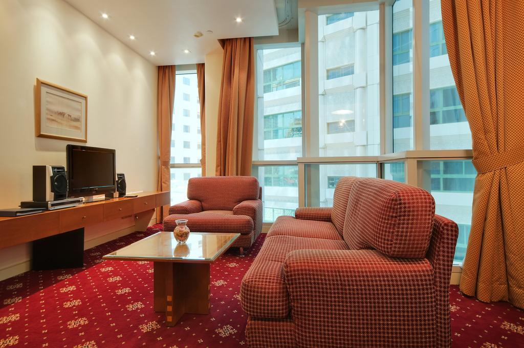 Hilton Baynunah Hotel Абу-Даби Экстерьер фото
